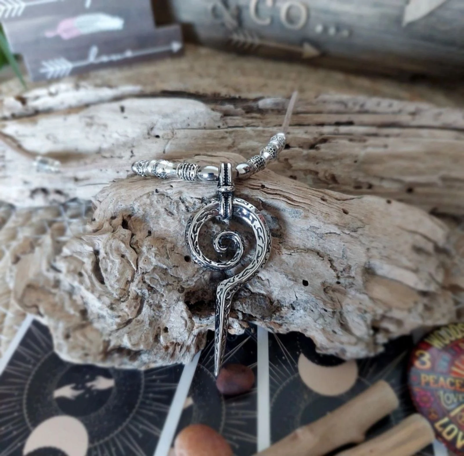Collier boho-rock spirale ?, sautoir beige
